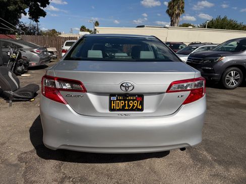 Used 2012 Toyota Camry LE FWD image 5
