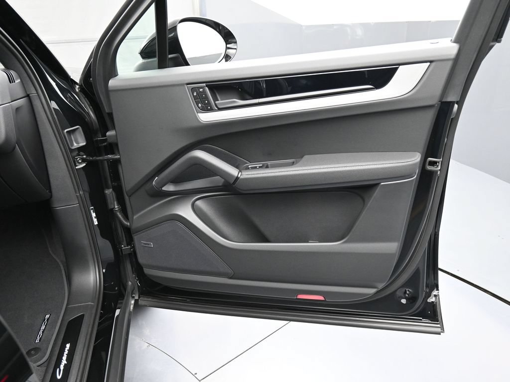 Certified 2026 Porsche Cayenne AWD/4WD image 28