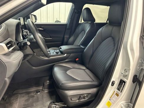 Used 2023 Toyota Highlander XSE AWD/4WD image 13