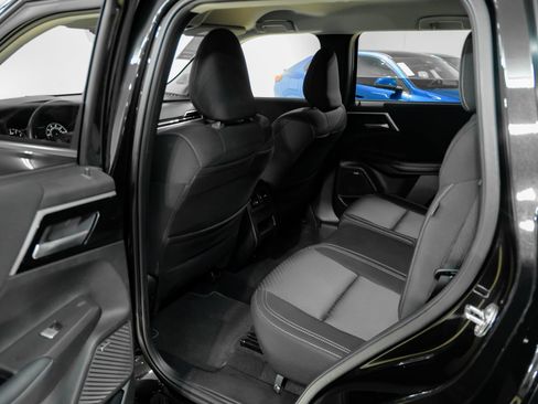 Used 2025 Mitsubishi Outlander ES FWD image 40