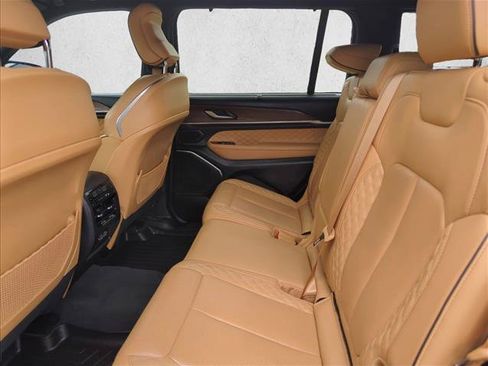 Used 2022 Jeep Grand Cherokee L Summit w/ Advanced Protech Group IV AWD/4WD image 18