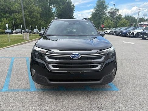 Used 2025 Subaru Forester Premium AWD/4WD image 3