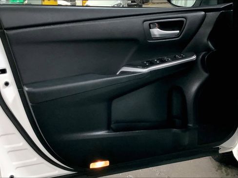 Used 2015 Toyota Camry LE image 20