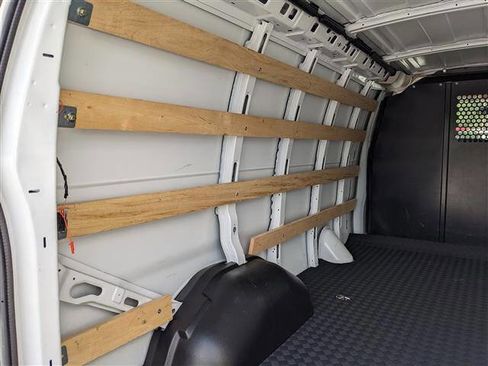 Used 2024 GMC Savana 2500 2500 3dr Cargo Van w/ Driver Convenience Package image 11