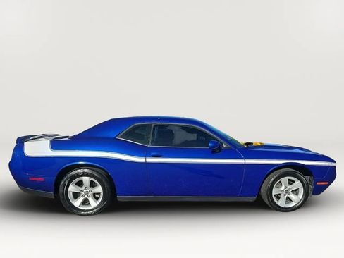 Used 2019 Dodge Challenger SXT image 5