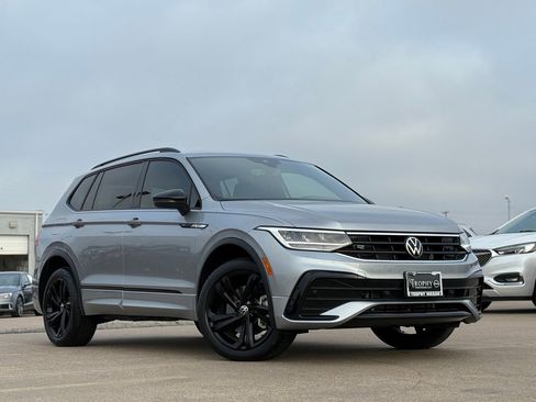 Used 2024 Volkswagen Tiguan SE R-Line image 2
