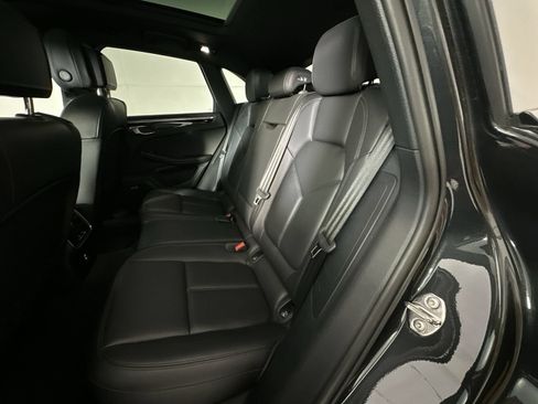Used 2022 Porsche Macan AWD/4WD image 23
