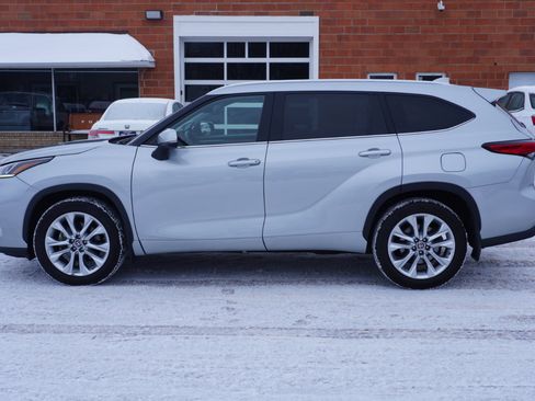 Used 2021 Toyota Highlander Limited image 2
