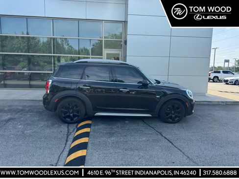 Used 2019 MINI Cooper Countryman FWD image 1