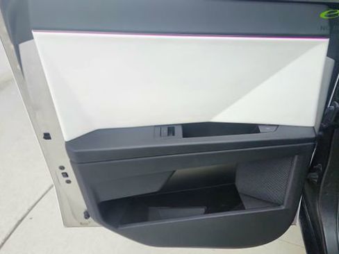 Used 2024 Tesla Cybertruck AWD Crew Cab image 30