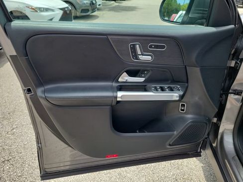 Used 2023 Mercedes-Benz GLB 250 4MATIC w/ Premium Package image 17