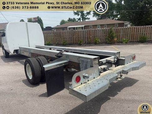 Used 2011 Ford E-450 and Econoline 450 Super Duty RWD image 4