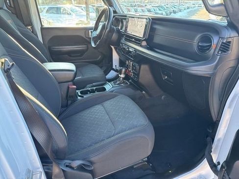 Used 2024 Jeep Gladiator Mojave AWD/4WD image 53