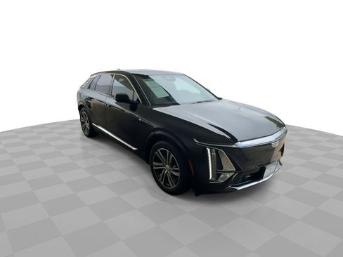 Certified 2024 Cadillac Lyriq Luxury AWD/4WD image 2