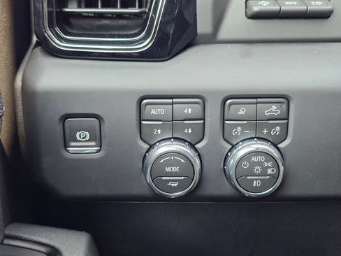 New 2026 GMC Sierra 2500 AT4 w/ AT4 Premium Plus Package AWD/4WD image 33