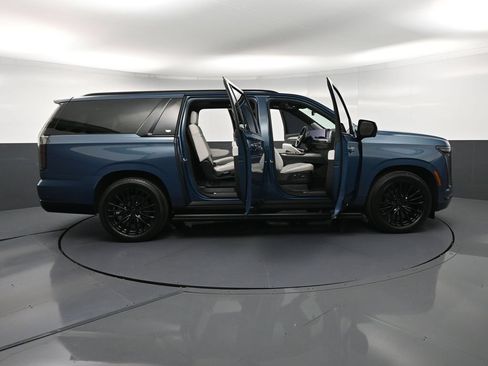 Used 2025 Cadillac Escalade ESV Sport Platinum AWD/4WD image 41