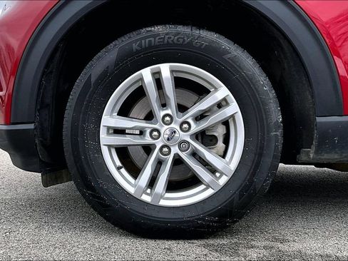 Certified 2022 Ford Explorer XLT w/ Equipment Group 202A image 9