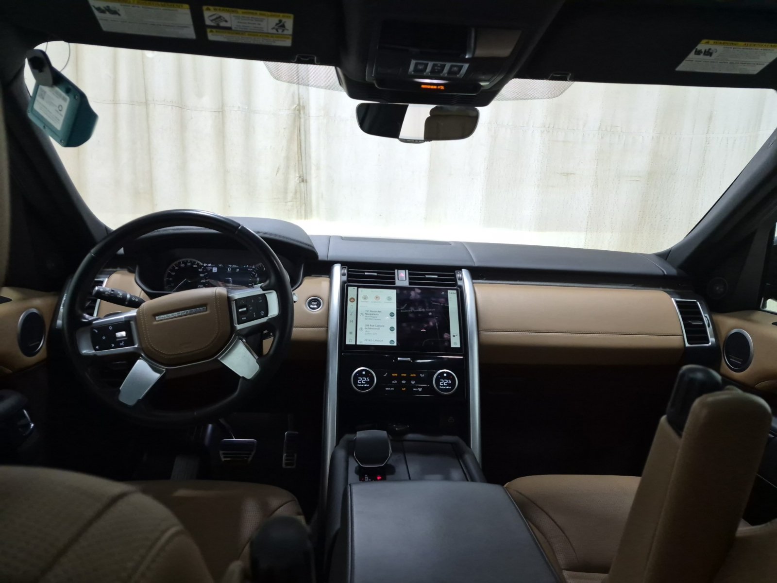 Used 2023 Land Rover Discovery HSE R-Dynamic AWD/4WD image 11