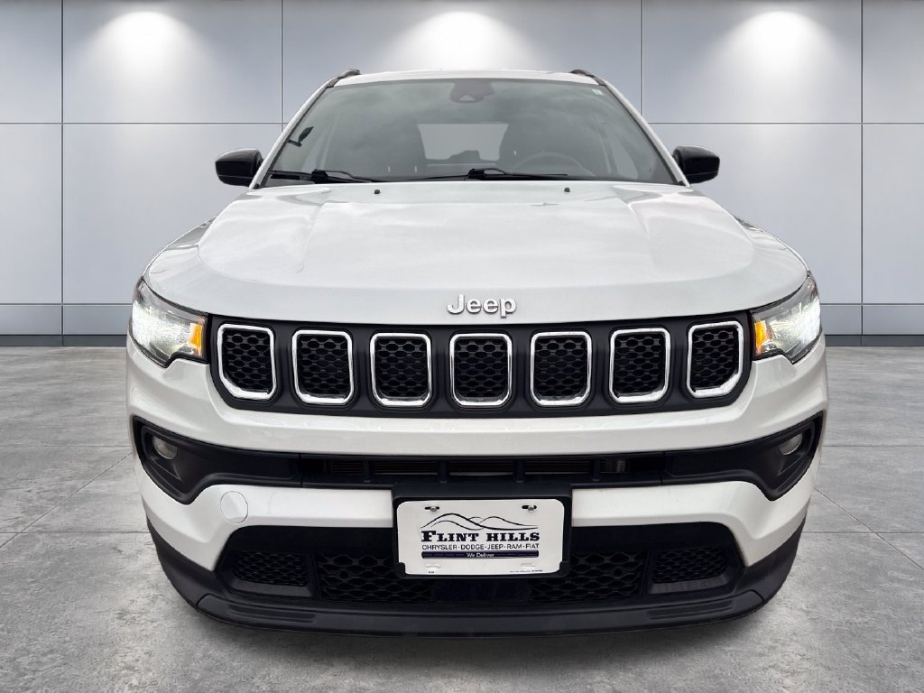 Used 2023 Jeep Compass Latitude AWD/4WD image 8