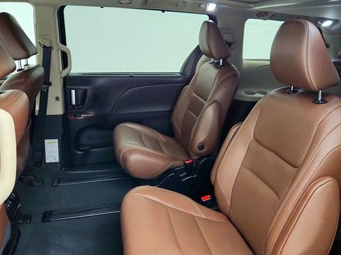 Used 2020 Toyota Sienna Limited Premium image 22