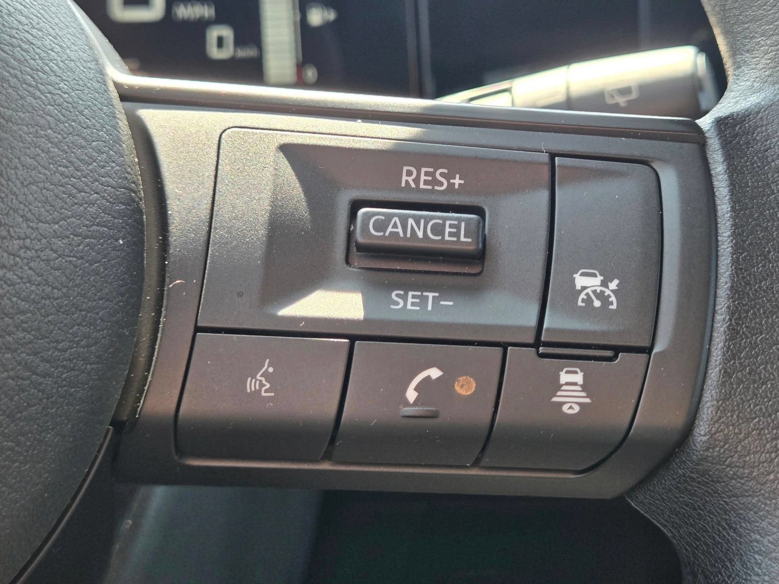 Used 2025 Nissan Kicks SV AWD/4WD image 27