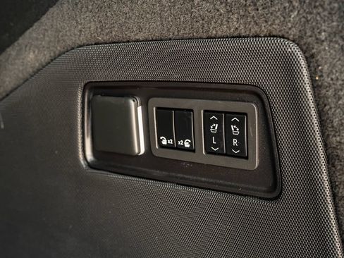 Used 2023 Cadillac Escalade ESV Premium Luxury Platinum AWD/4WD image 43