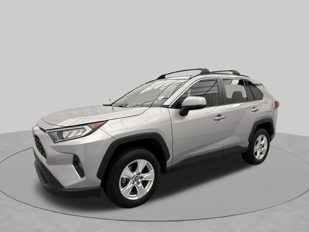 Used 2020 Toyota RAV4 XLE w/ Convenience Package FWD image 4
