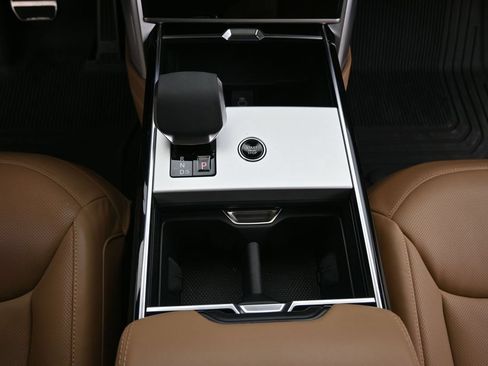 Used 2025 Land Rover Range Rover Long Wheelbase Autobiography AWD/4WD image 29