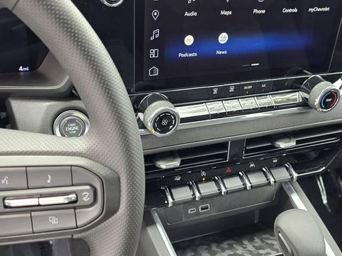 Used 2024 Chevrolet Colorado W/T w/ Technology Package image 41