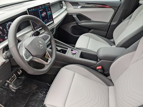 New 2026 Volkswagen Tiguan SE R-Line AWD/4WD image 9