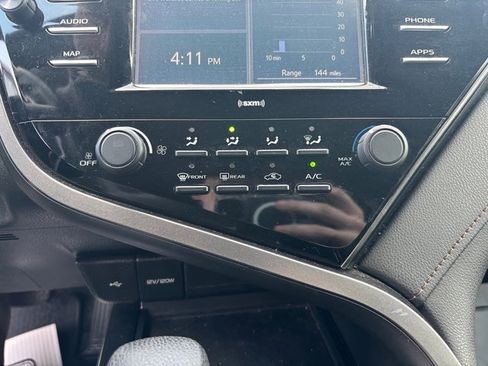 Used 2020 Toyota Camry LE image 23