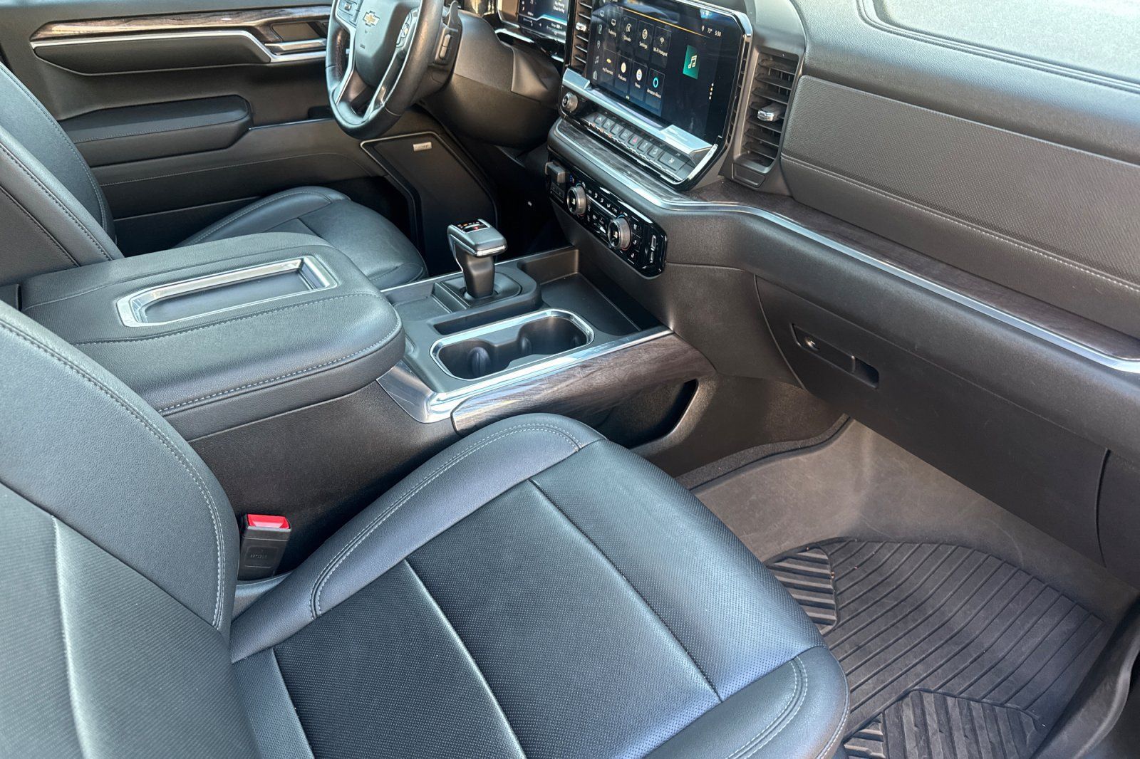 Used 2022 Chevrolet Silverado 1500 LTZ AWD/4WD image 19