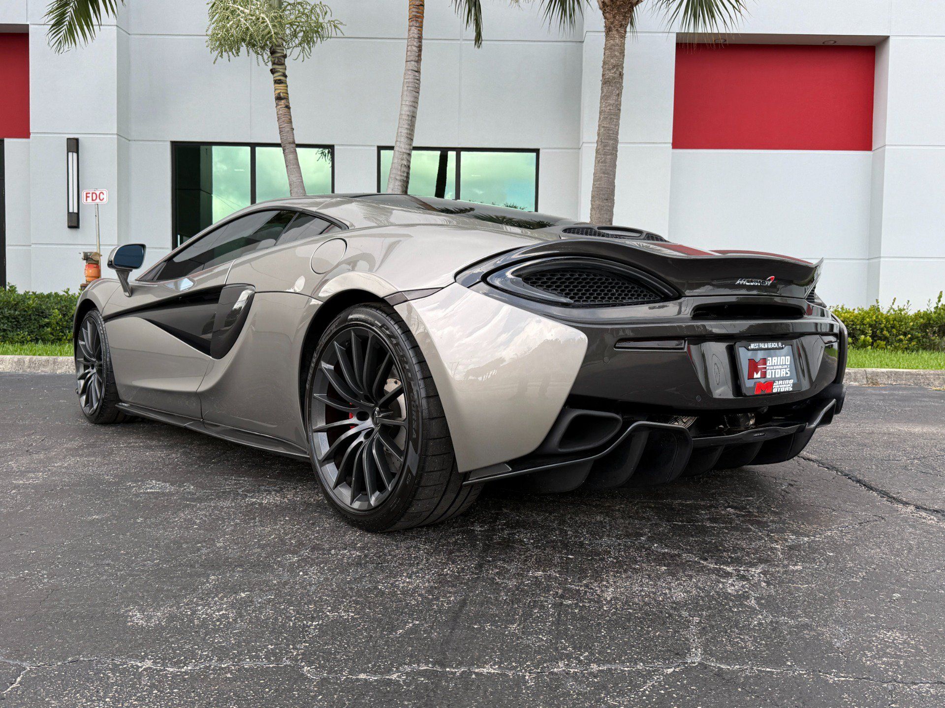 Used 2017 McLaren 570S RWD image 16