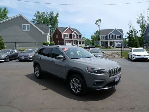 Used 2019 Jeep Cherokee Latitude Plus w/ Cold Weather Group AWD/4WD image 2