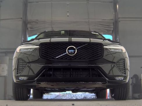 Used 2026 Volvo XC60 B5 Plus AWD/4WD image 3