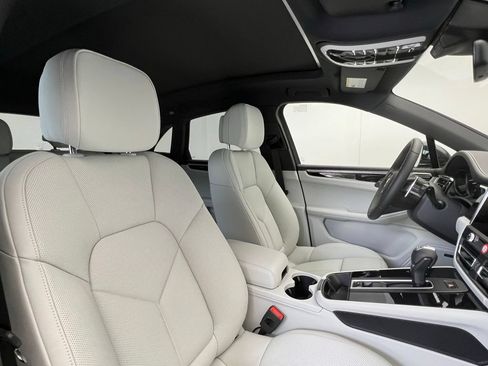 Used 2026 Porsche Macan AWD/4WD image 18