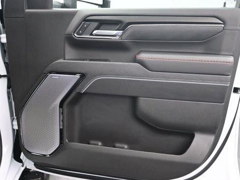 Used 2026 GMC Sierra 2500 AT4X image 10