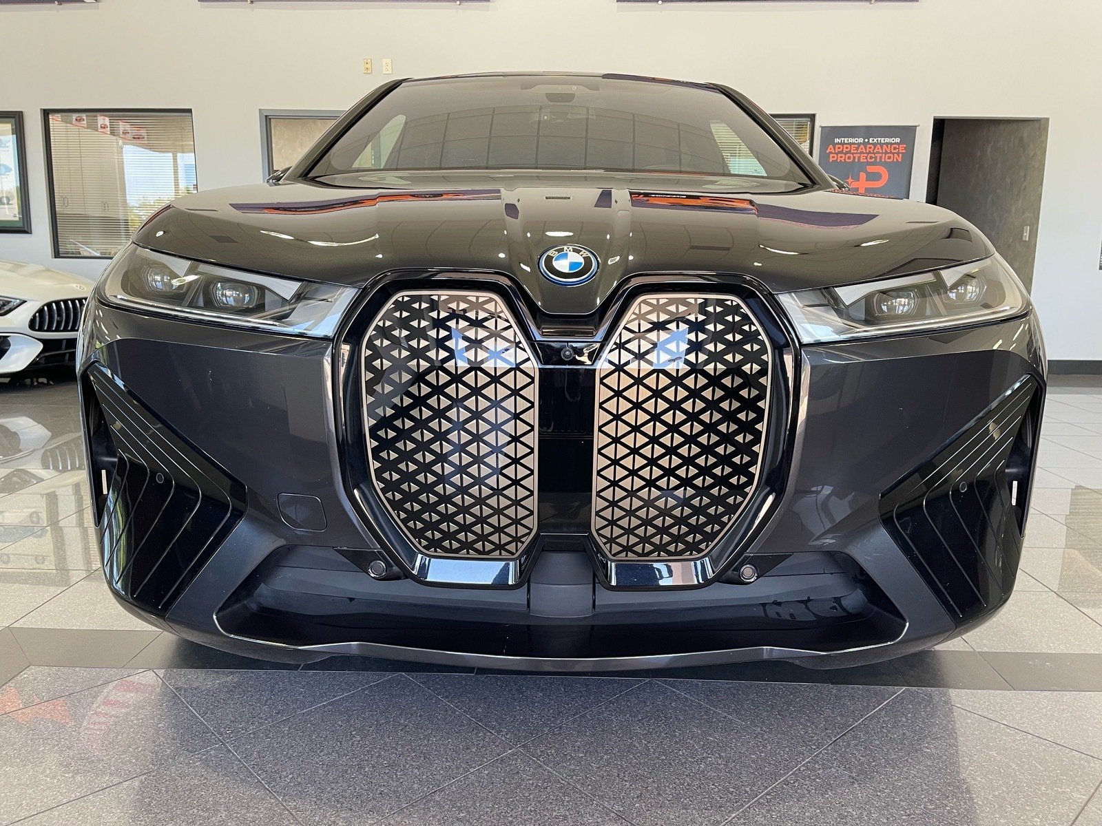 Used 2022 BMW iX xDrive50 w/ Premium Package AWD/4WD image 8