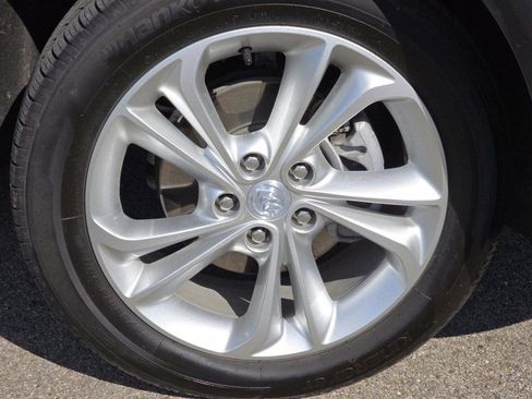 Used 2023 Buick Encore GX Preferred w/ Cold Weather Comfort Package AWD/4WD image 9