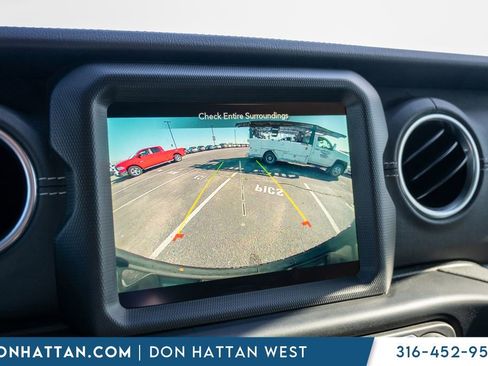 Used 2022 Jeep Wrangler Unlimited Sahara w/ Cold Weather Group image 19