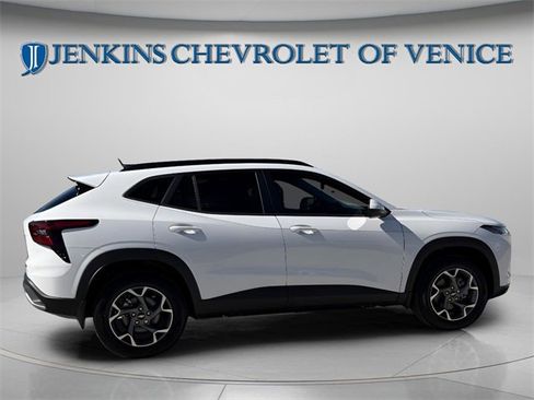 New 2026 Chevrolet Trax LT w/ Driver Confidence Package image 8