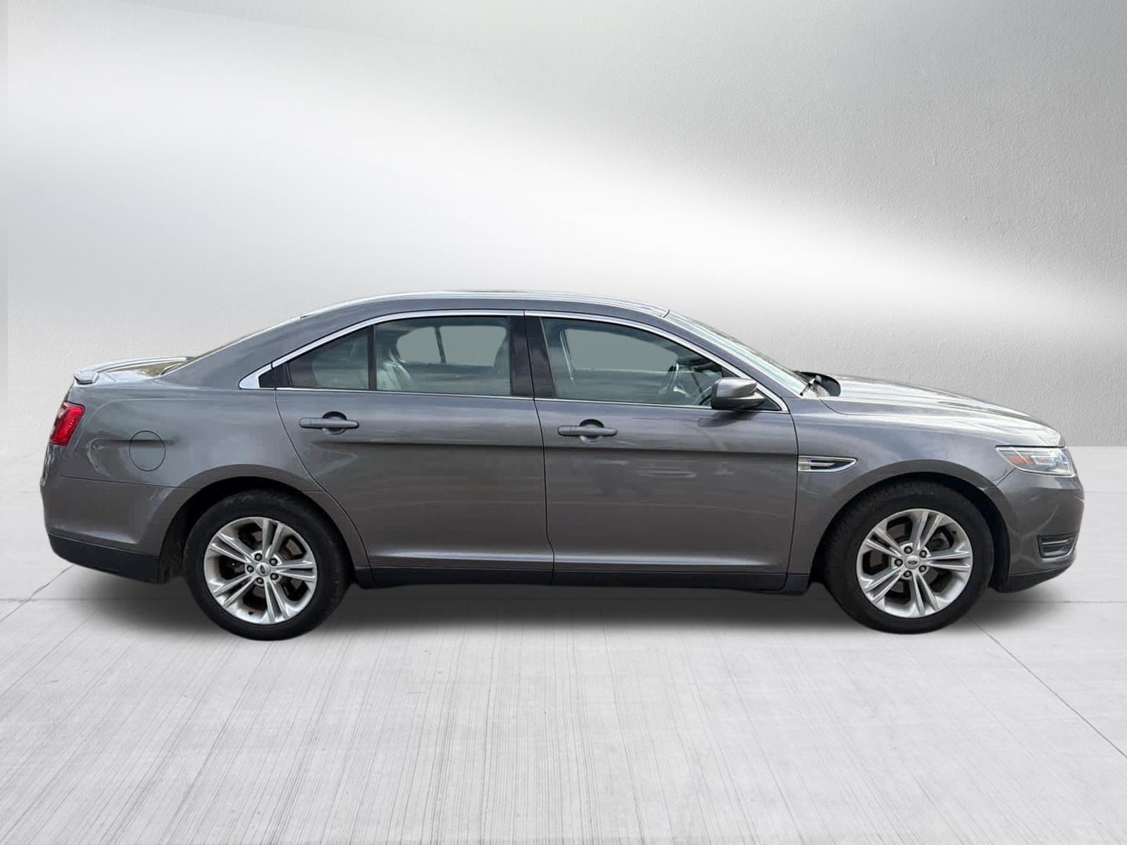 Used 2014 Ford Taurus SEL w/ Equipment Group 201A FWD image 4