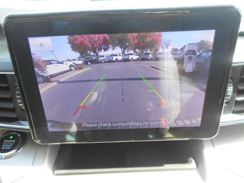 Used 2020 Ford Explorer XLT w/ Equipment Group 202A image 12