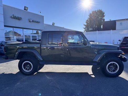 Certified 2022 Jeep Gladiator Willys image 9