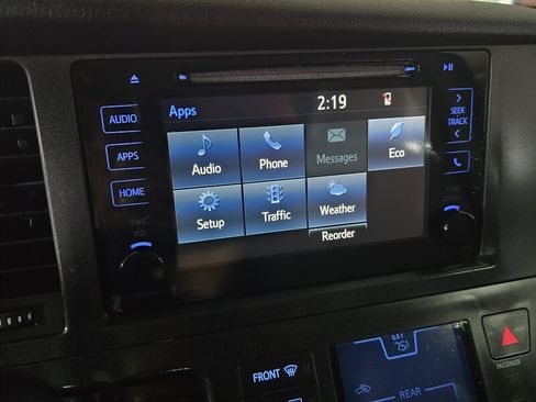 Used 2015 Toyota Sienna LE FWD image 27