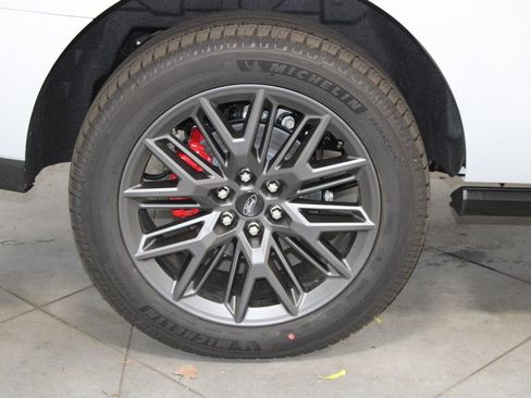 New 2025 Ford Expedition Platinum w/ Stealth Performance Package image 13