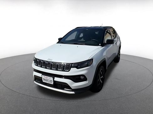 Used 2025 Jeep Compass Limited AWD/4WD image 5
