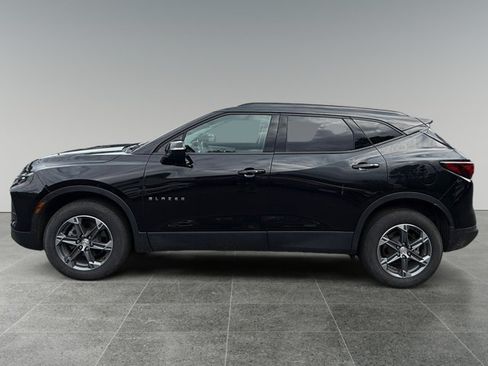 Used 2023 Chevrolet Blazer LT AWD/4WD image 2