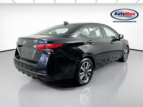Used 2023 Nissan Versa SV image 2