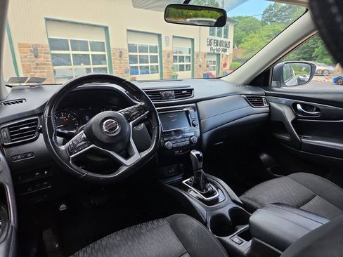 Used 2018 Nissan Rogue SV AWD/4WD image 17